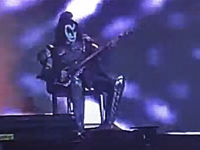 Gene-Simmons kiss